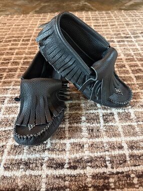 Manitobah Women’s Moccasins